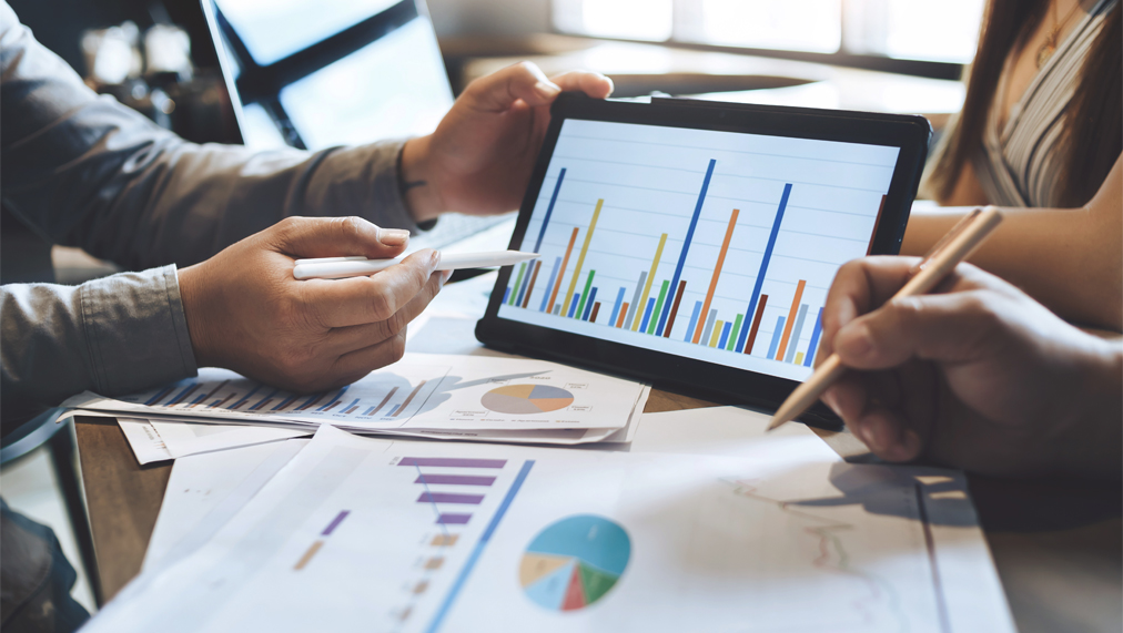 How does the bond market work? 